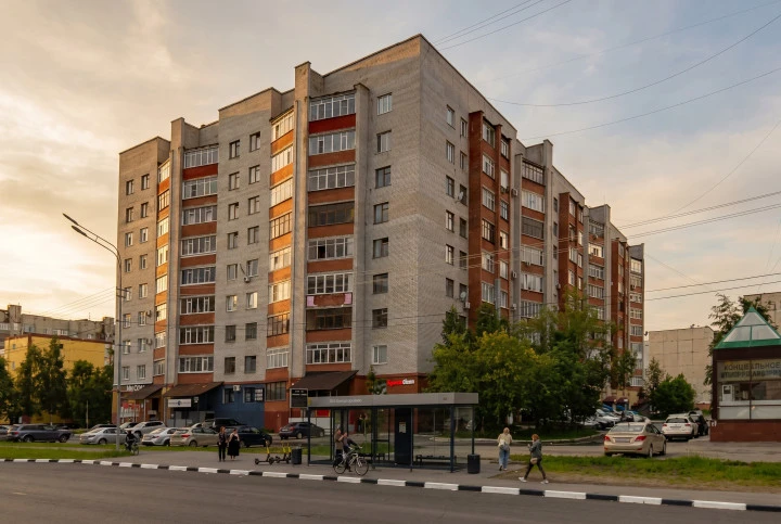 Коммерческое помещение,площадь: 498,3 кв.м на 1 этаже по адресу: Тюменская область, ХМАО, г. Сургут, ул. Профсоюзов, 18